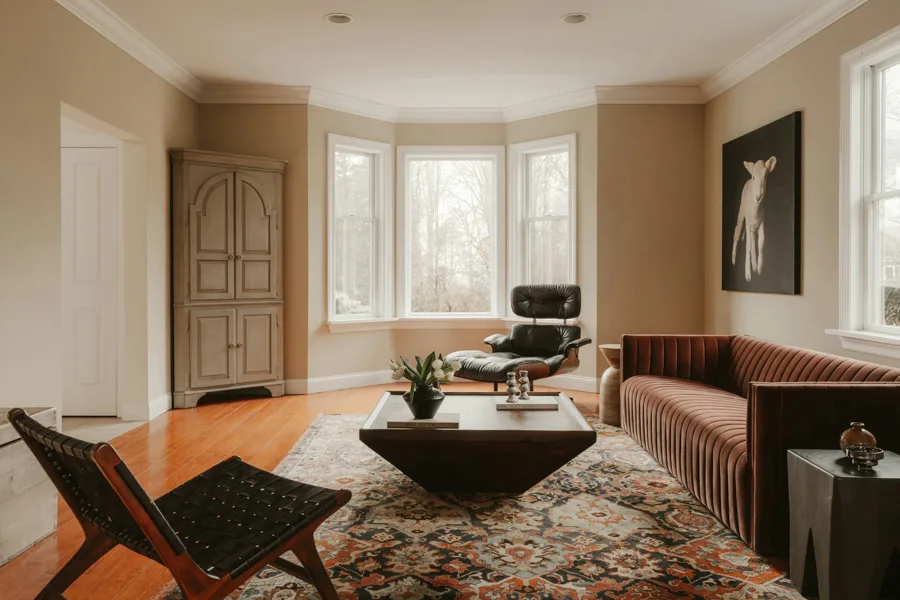 A warm interior with natural wood and sculptural furniture